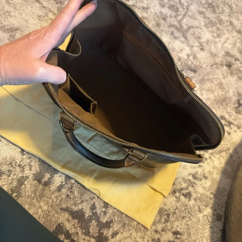 Louis Vuitton Alma MM - Picture 9 of 13
